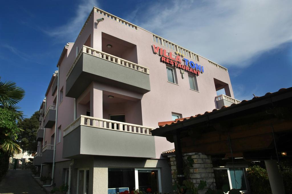 Toni Apartment